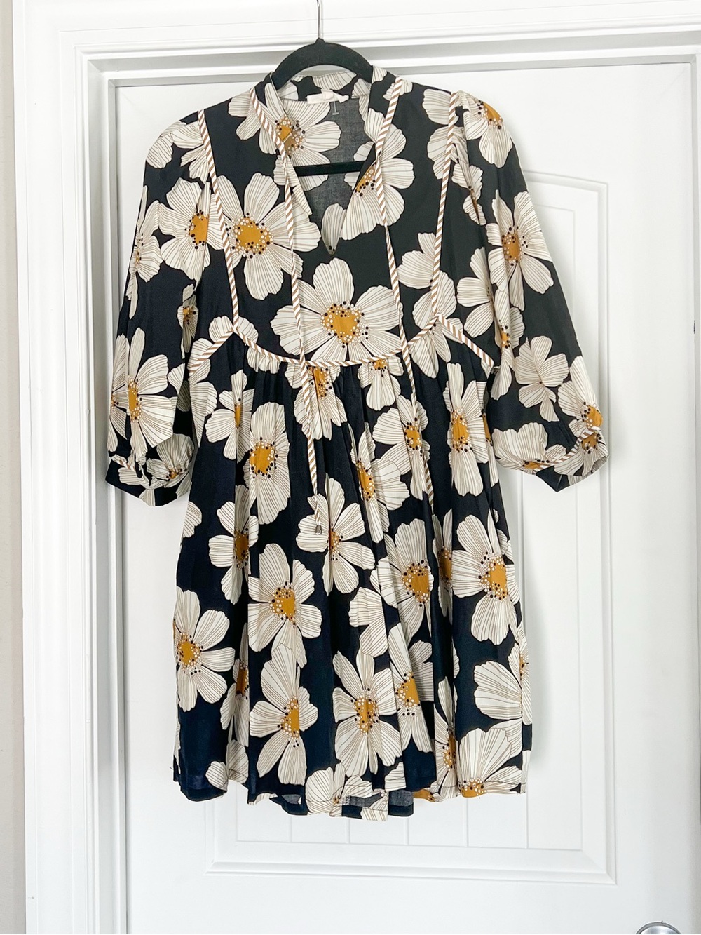 Entro cotton poplin flowy pocket dress with flowers black floral